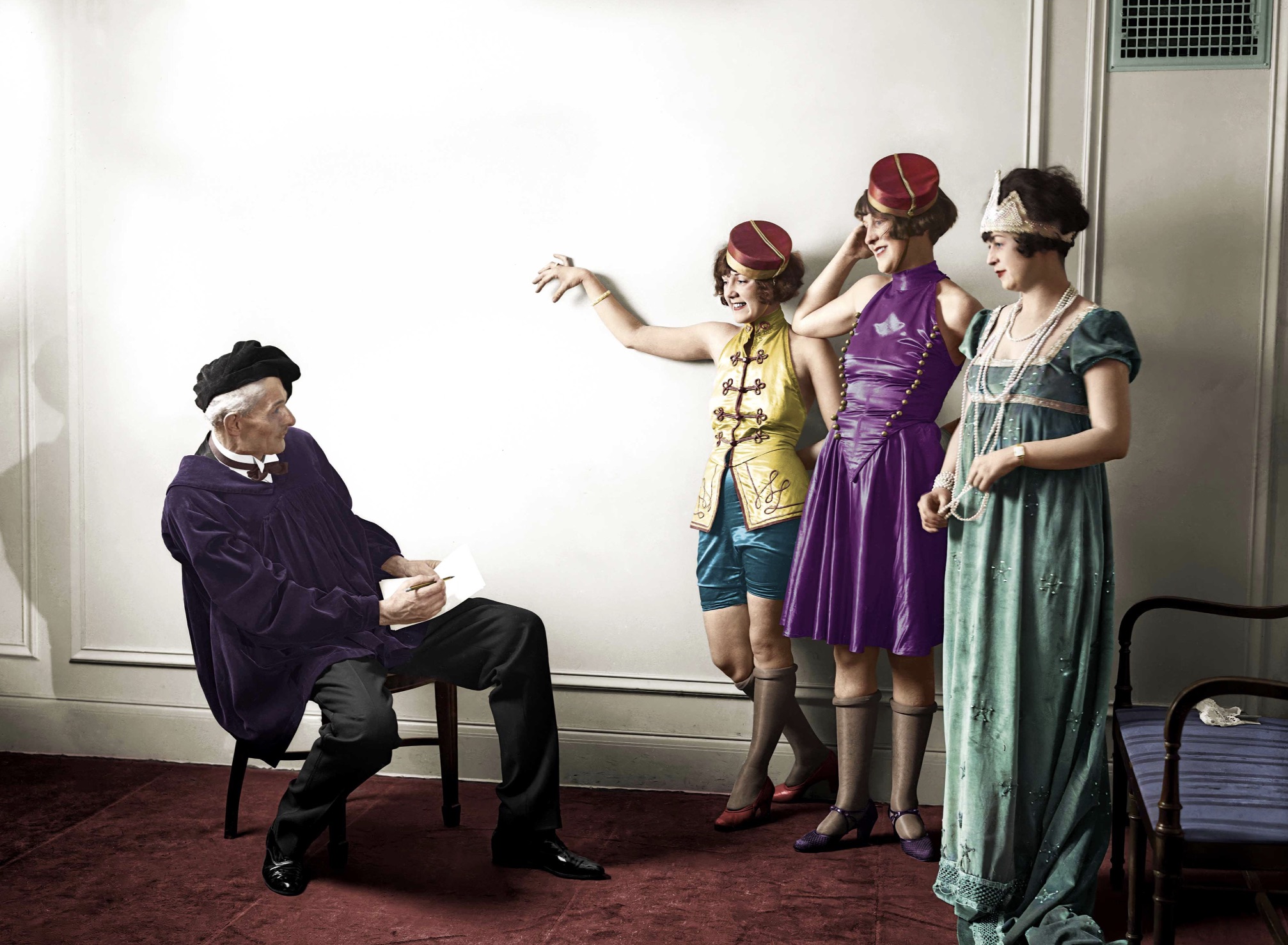 An artist draws some flappers